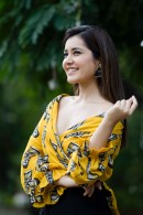 Actress Raashi Khanna Photos and Stills