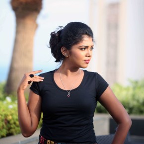 Actress Riythvika Stills (2)