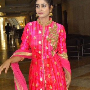 Actress-Shamili-New-Stills-2