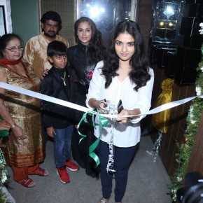 Actress-Simran-at-God-Ka-Shop-Launch-Photos-9