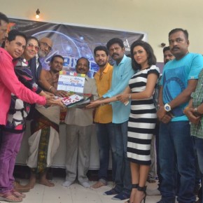 Arivuu-Ennum-Aayudham-Movie-Launch-19