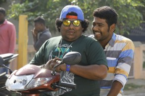 En Aaloda Seruppa Kaanom Movie Stills