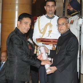 Kamal-Haasan-Receieves-Padmabhushan-Award-From-Honble-President-Of-India-Photos3